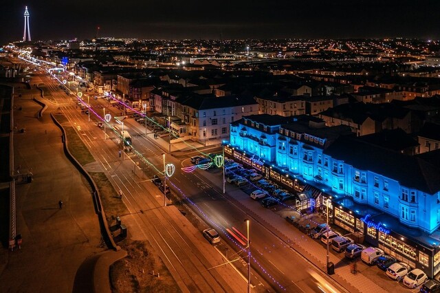 Lyndene Hotel Blackpool Location and exterior