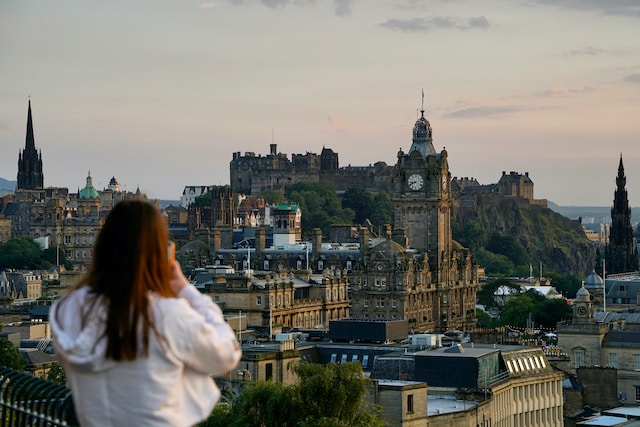 Edinburgh Essentials: Castle, Royal Mile, and Arthur's Seat