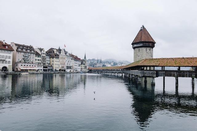 Lucerne Lakeside: Swiss Tranquility and Mountain Views